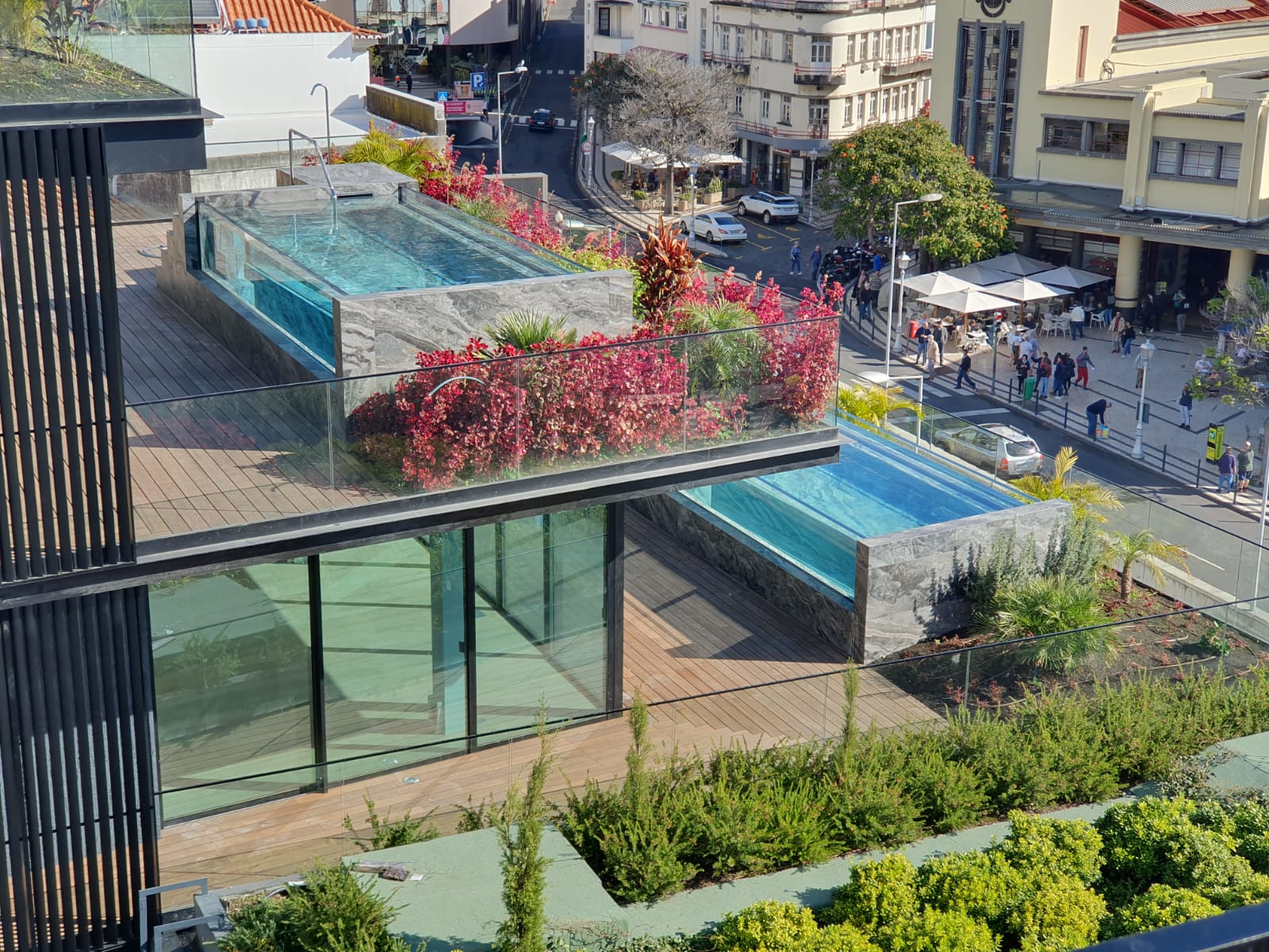Maatwerk op Madeira: Acryl Onderwaterramen voor infinitypools
