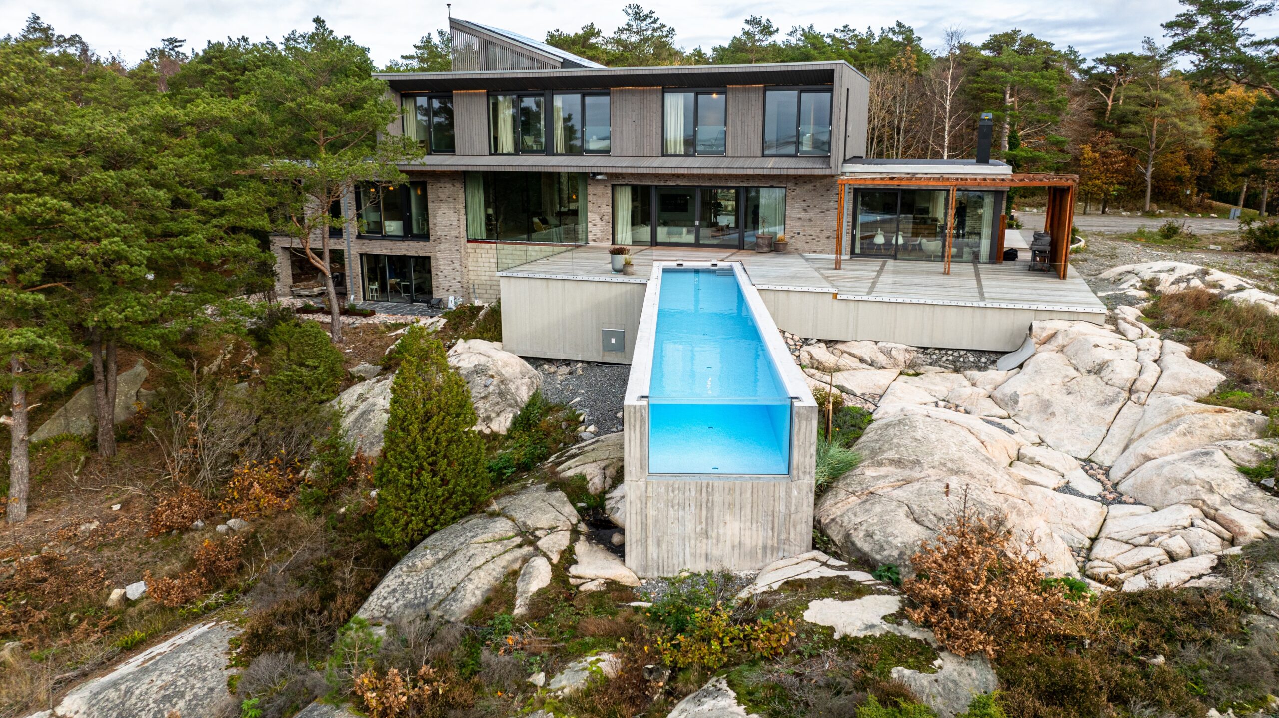 Exklusiver privater Pool in Schweden